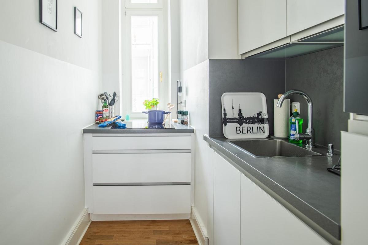 Kaiser 04 By Rockchair L Superhost Status L 3 Bedrooms Boxspringbeds 2 Bathrooms L Cozy Family & Business Flair 155 Sqm 3 Balcony 4th Floor Elevator Up To 10 Guests Welcomes You! Appartement *