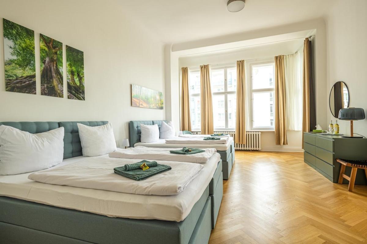 Kaiser 04 By Rockchair L Superhost Status L 3 Bedrooms Boxspringbeds 2 Bathrooms L Cozy Family & Business Flair 155 Sqm 3 Balcony 4th Floor Elevator Up To 10 Guests Welcomes You! *