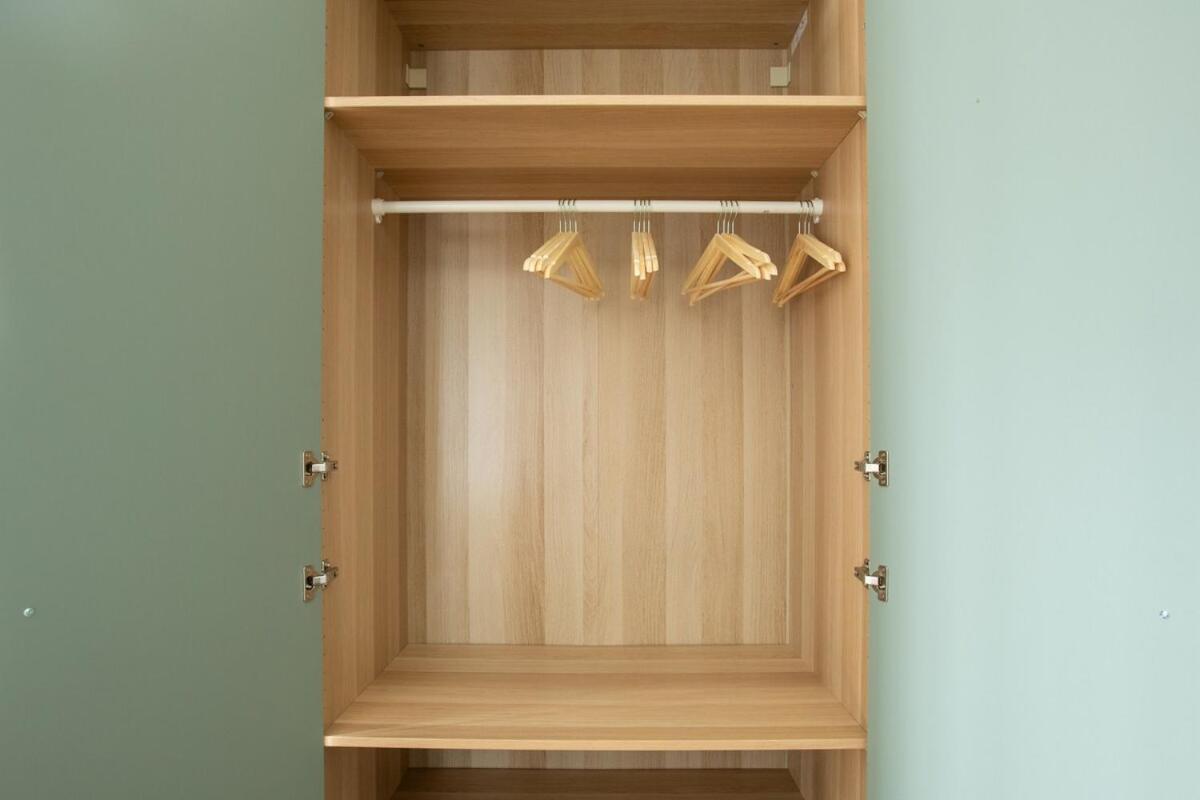 Kaiser 04 By Rockchair L Superhost Status L 3 Bedrooms Boxspringbeds 2 Bathrooms L Cozy Family & Business Flair 155 Sqm 3 Balcony 4th Floor Elevator Up To 10 Guests Welcomes You! Berlin