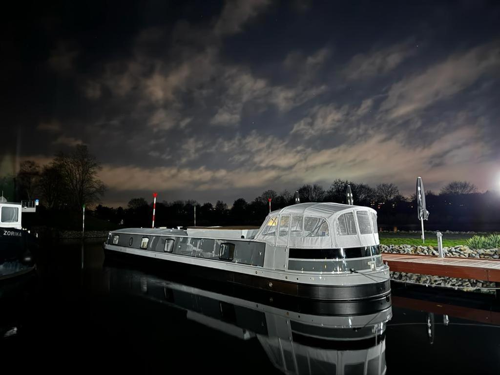 Moonrooms - Luxus Wohnschiff * Berlin