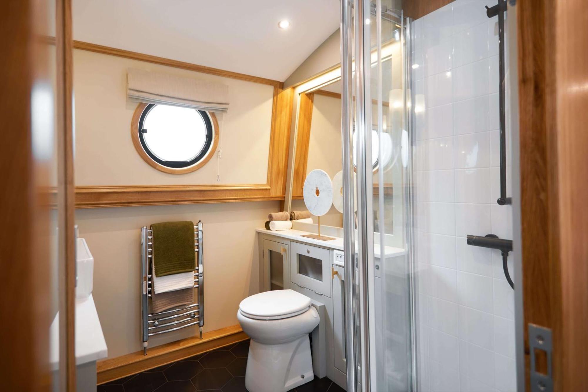 Moonrooms - Luxus Wohnschiff Berlin