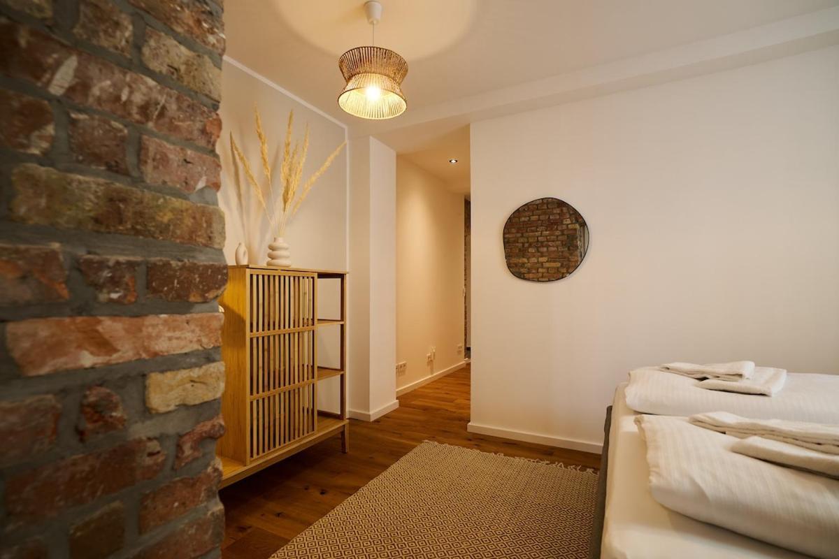 Urban Base For 9 In Mitte Apartment