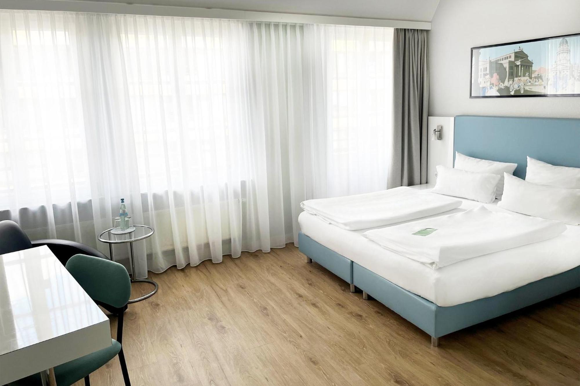 Garner - Checkpoint Charlie By Ihg 4* Berlin