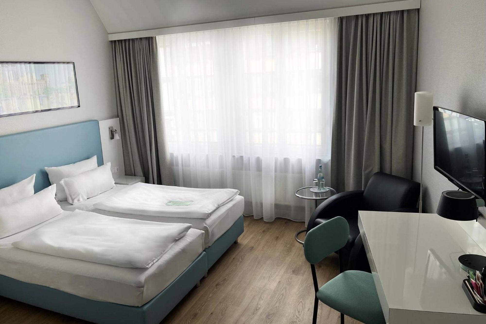 Garner - Checkpoint Charlie By Ihg