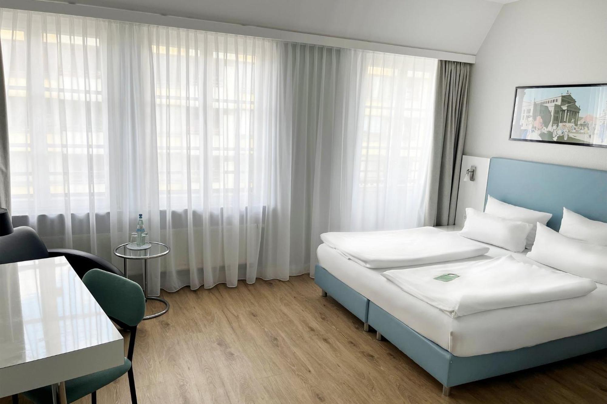 Garner - Checkpoint Charlie By Ihg Berlin