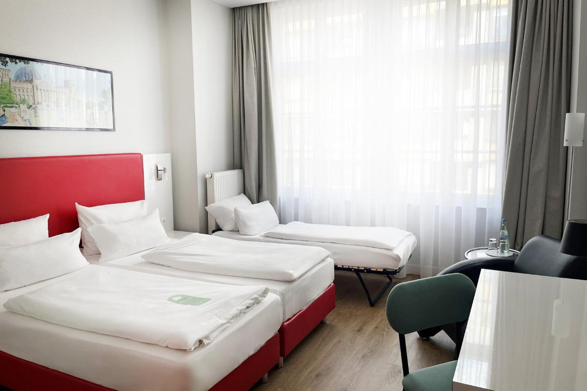 Garner - Checkpoint Charlie By Ihg