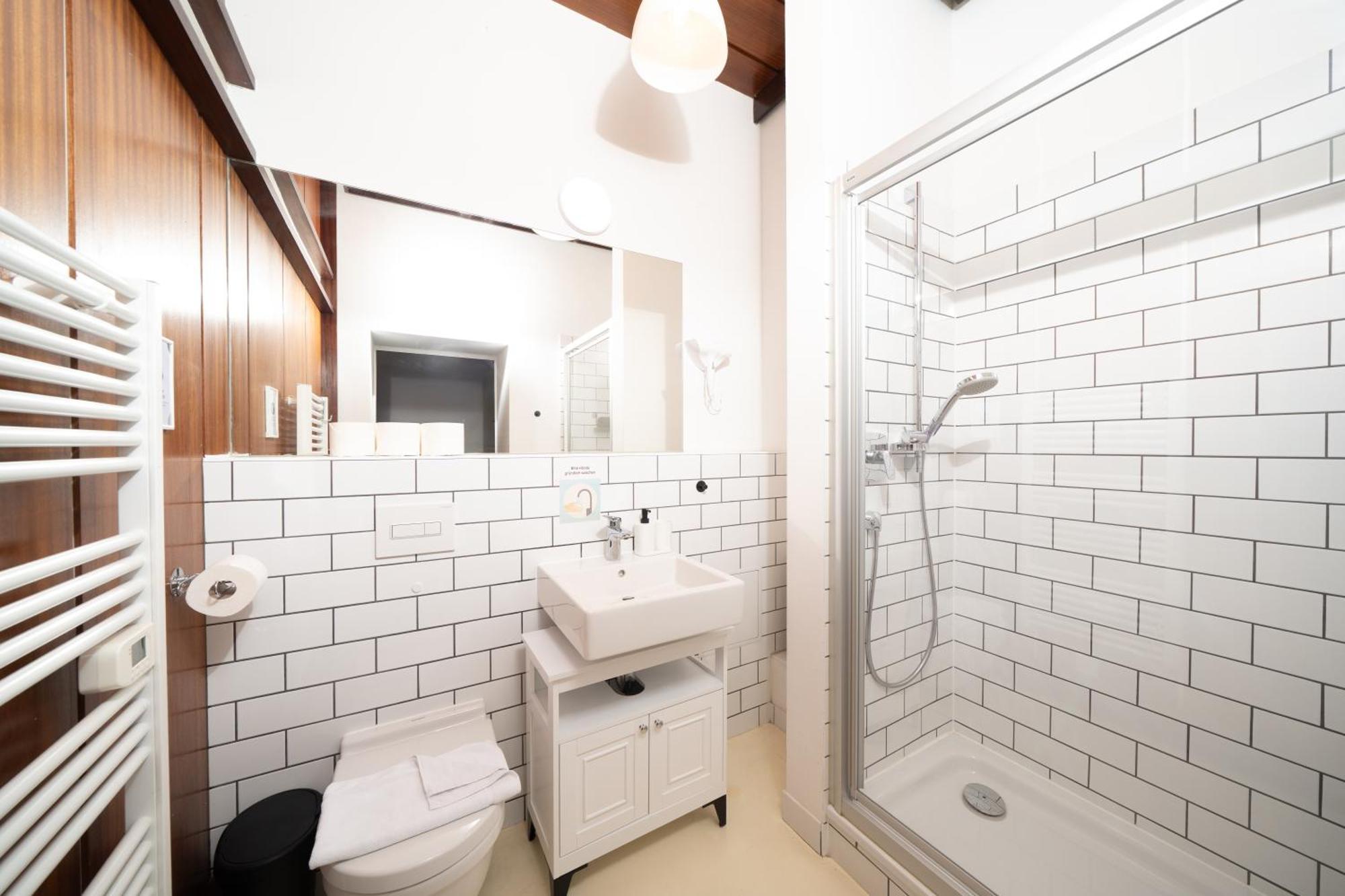 Apartment Homely - Library Style , Wooden Walls , Spacious , Friedrichshain Berlin