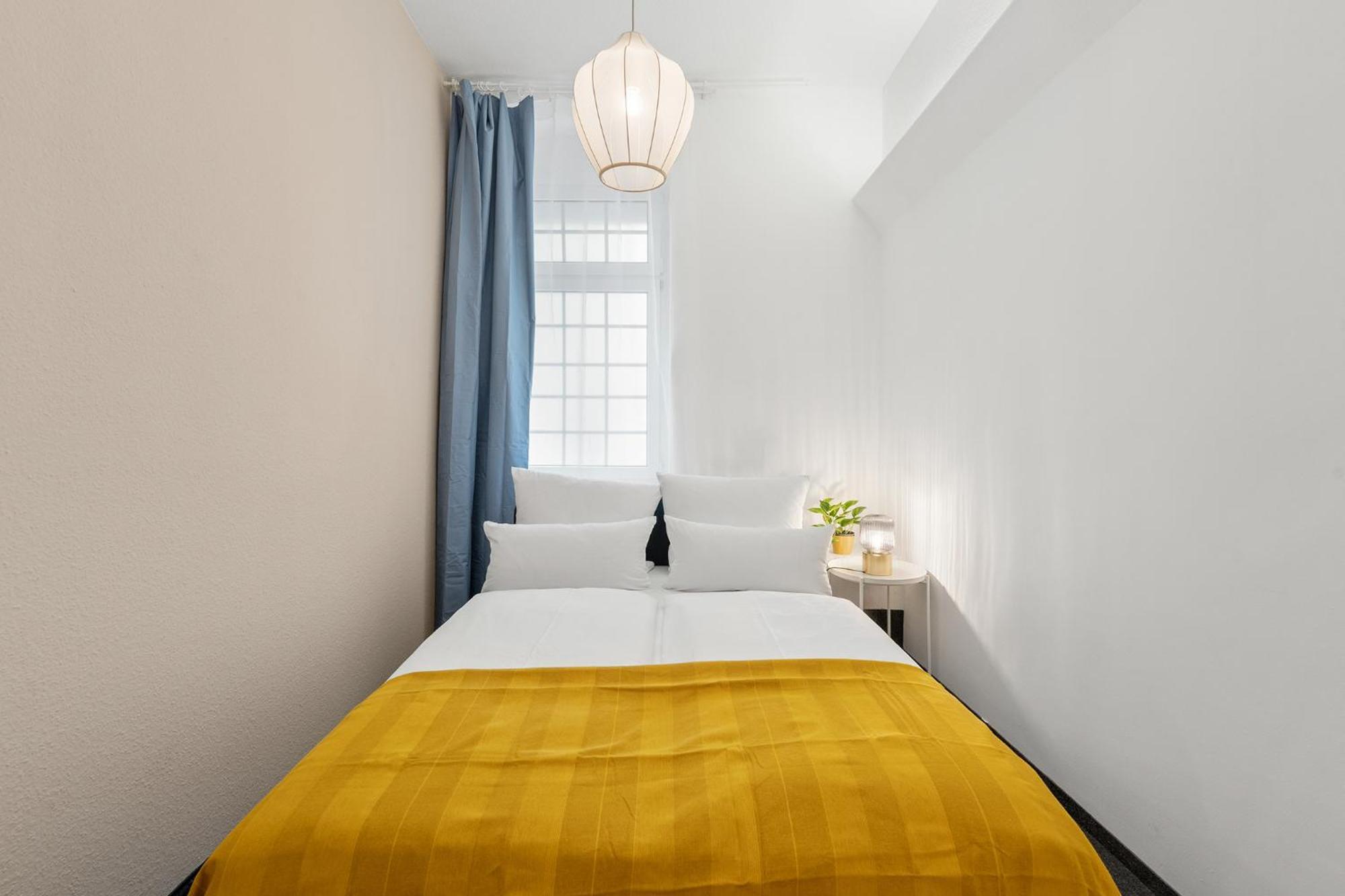 33 L With 8 & 3 Bathrooms Apartment *