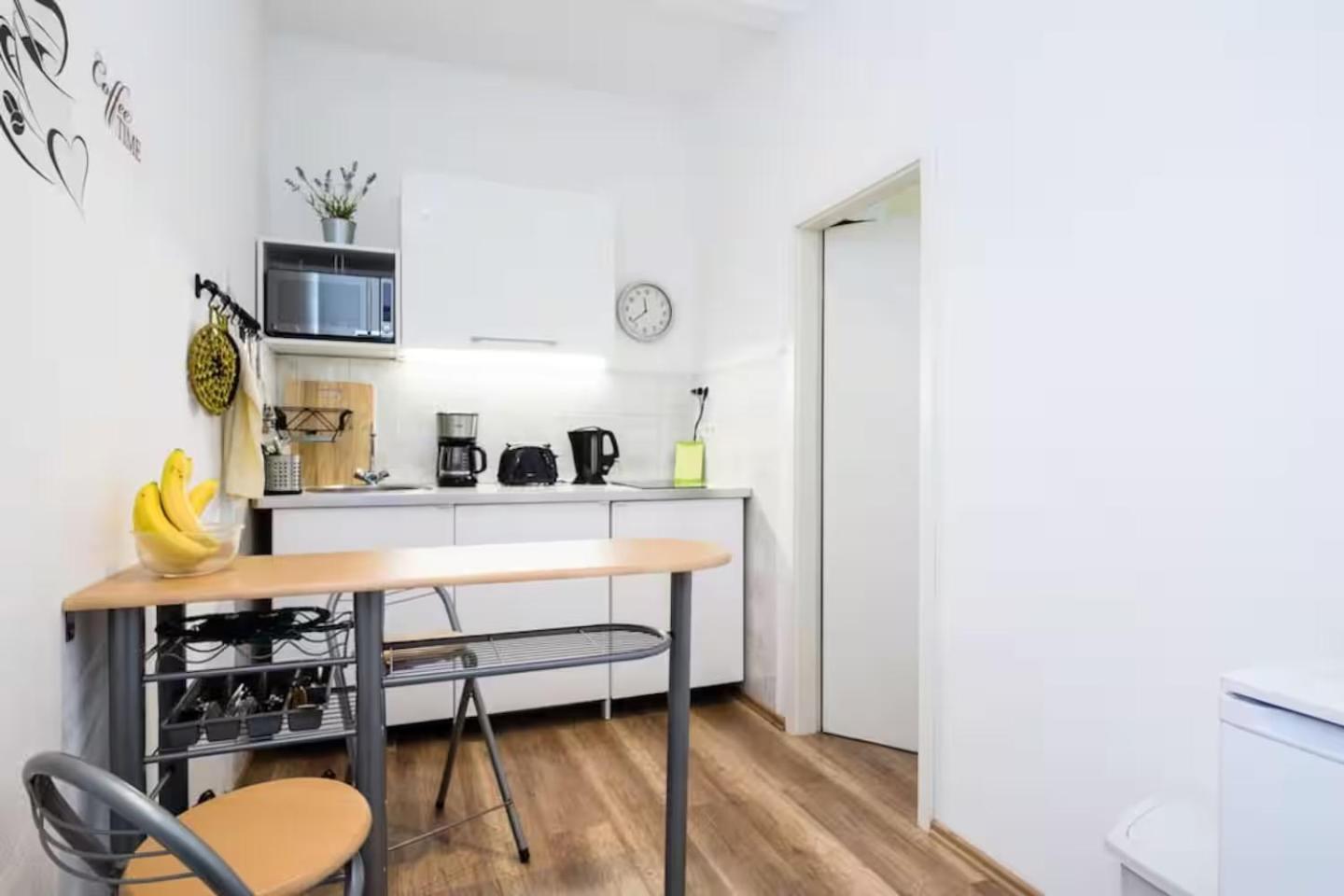 Comfortable 2-room For Rest & Work P-berg Apartment