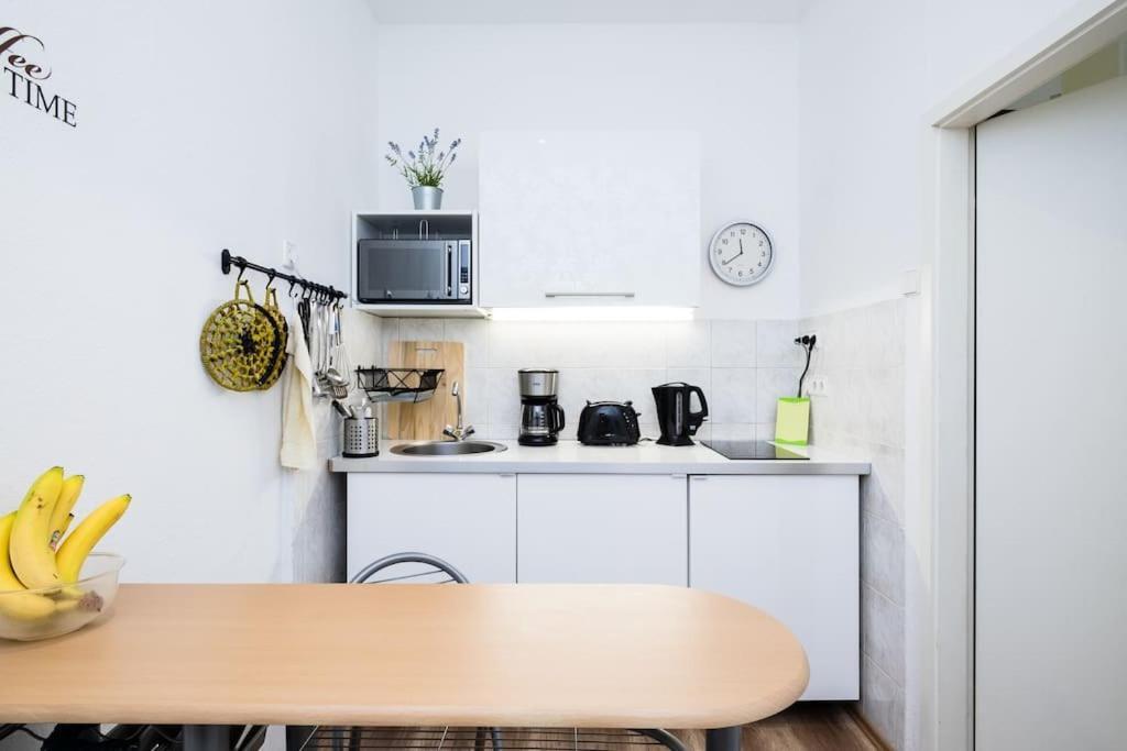 Apartment Comfortable 2-room For Rest & Work P-berg *