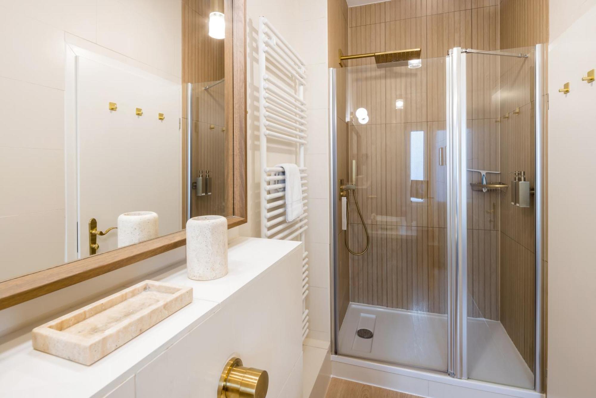 Large And Boutique 5-bedroom Lejlighed