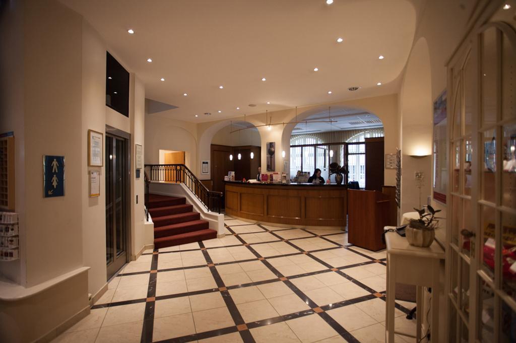 Albrechtshof 3*