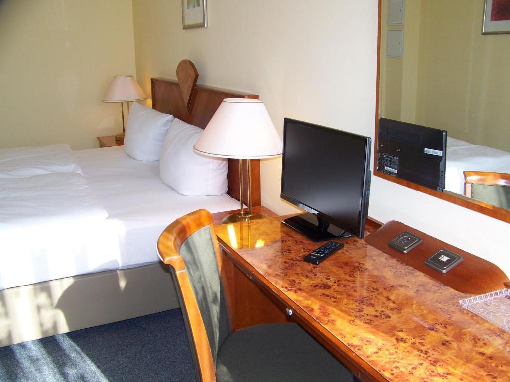 Amadeus Hotell 2*
