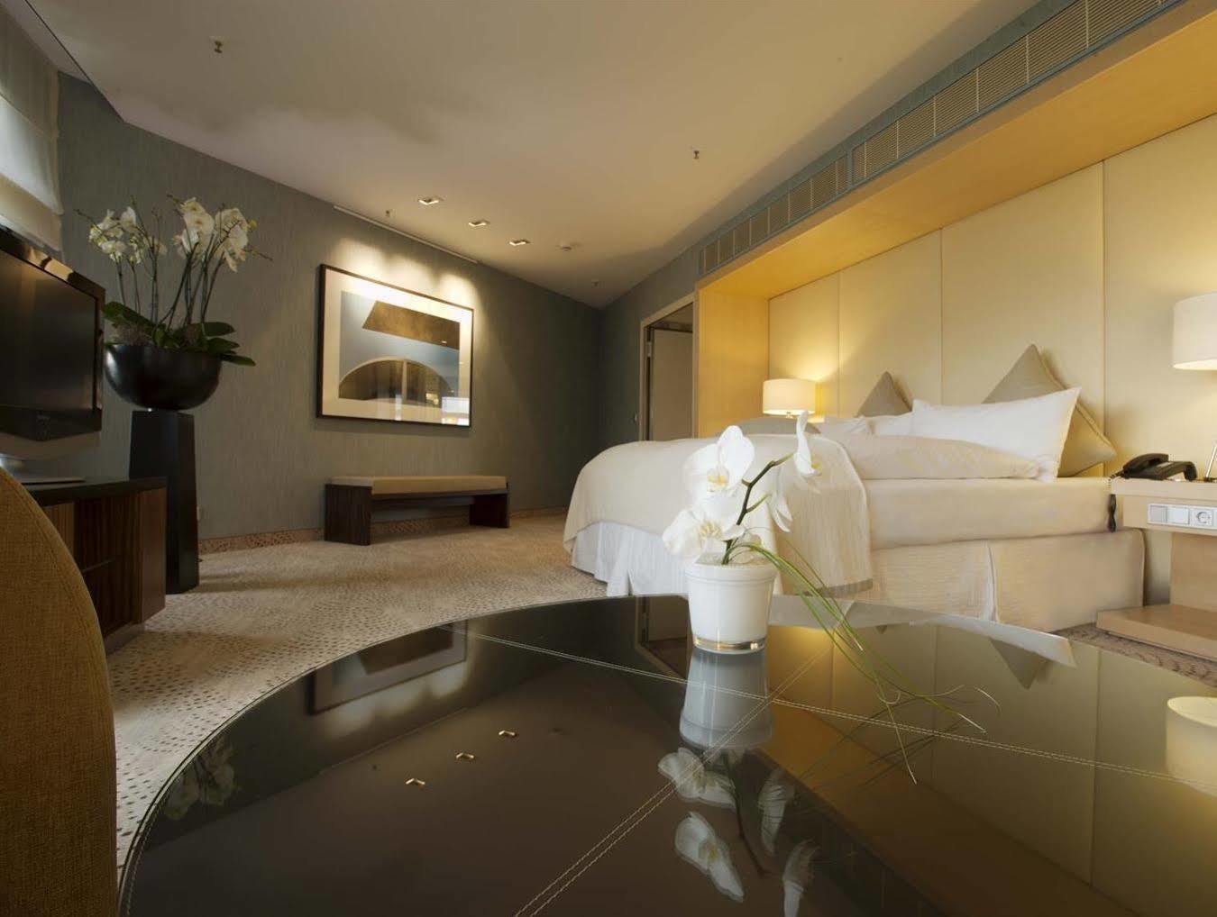 Hotell Sheraton Grand Esplanade 5*