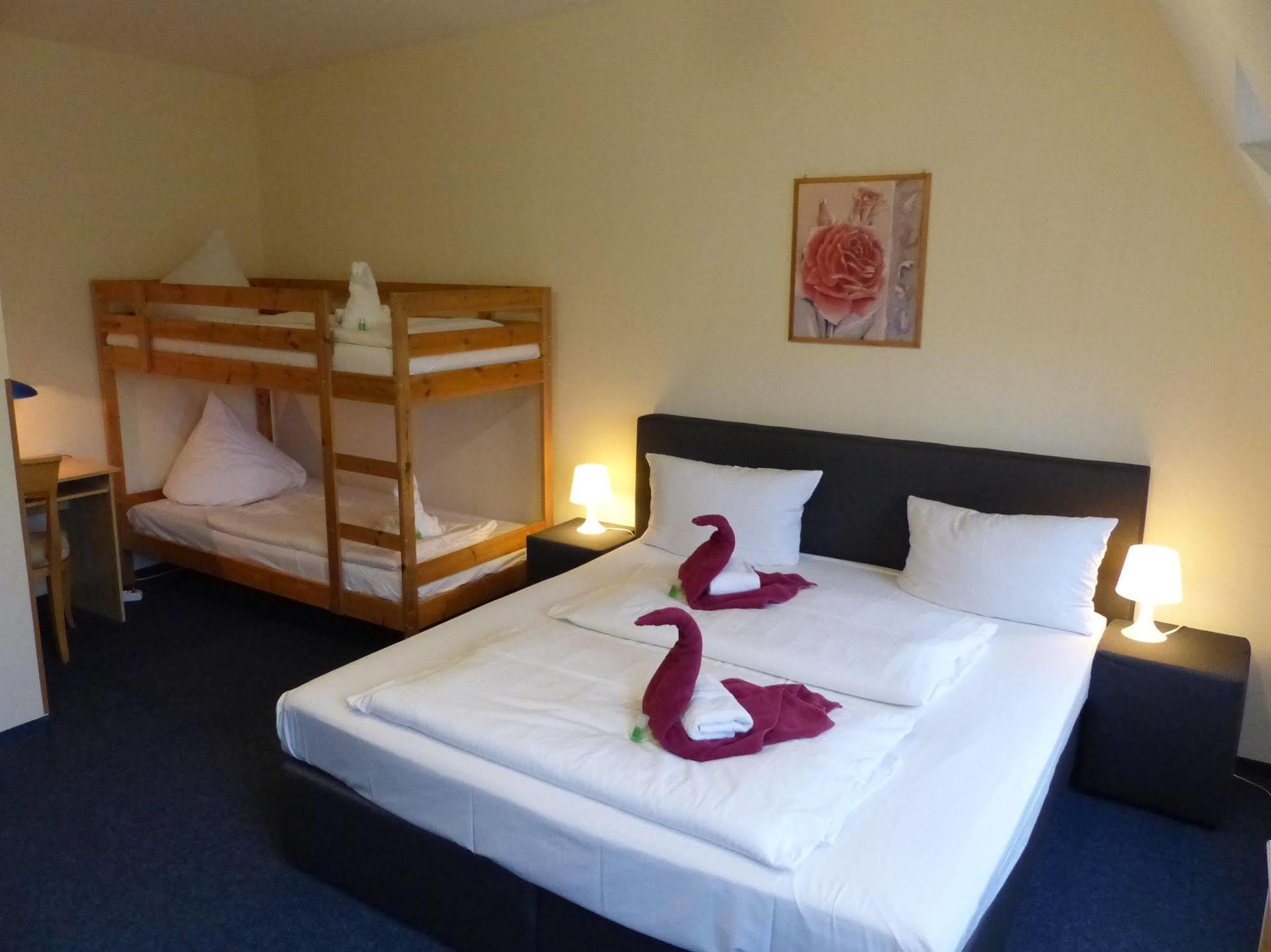 Comenius Hotell 3*