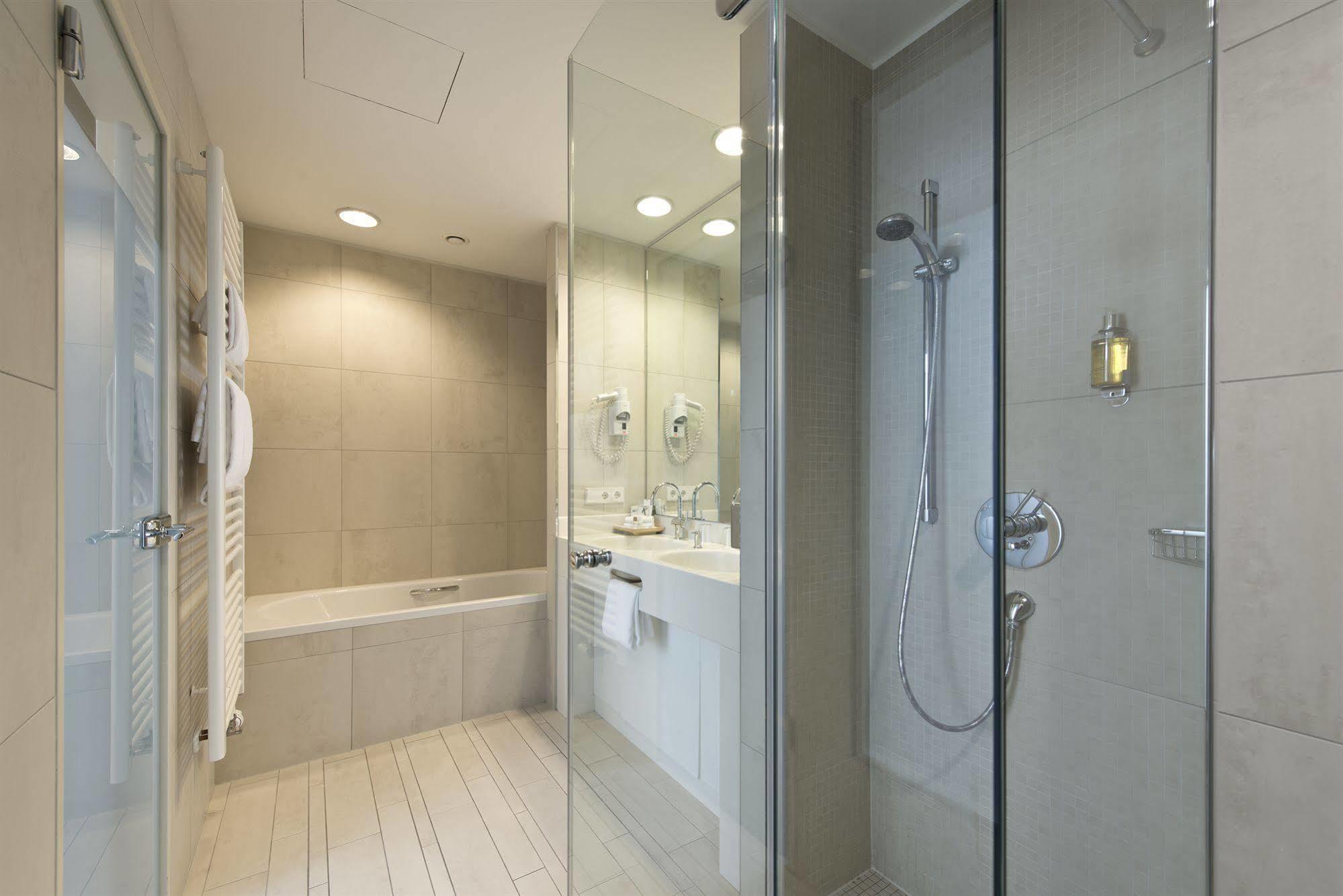 Adrema Hotell 4*