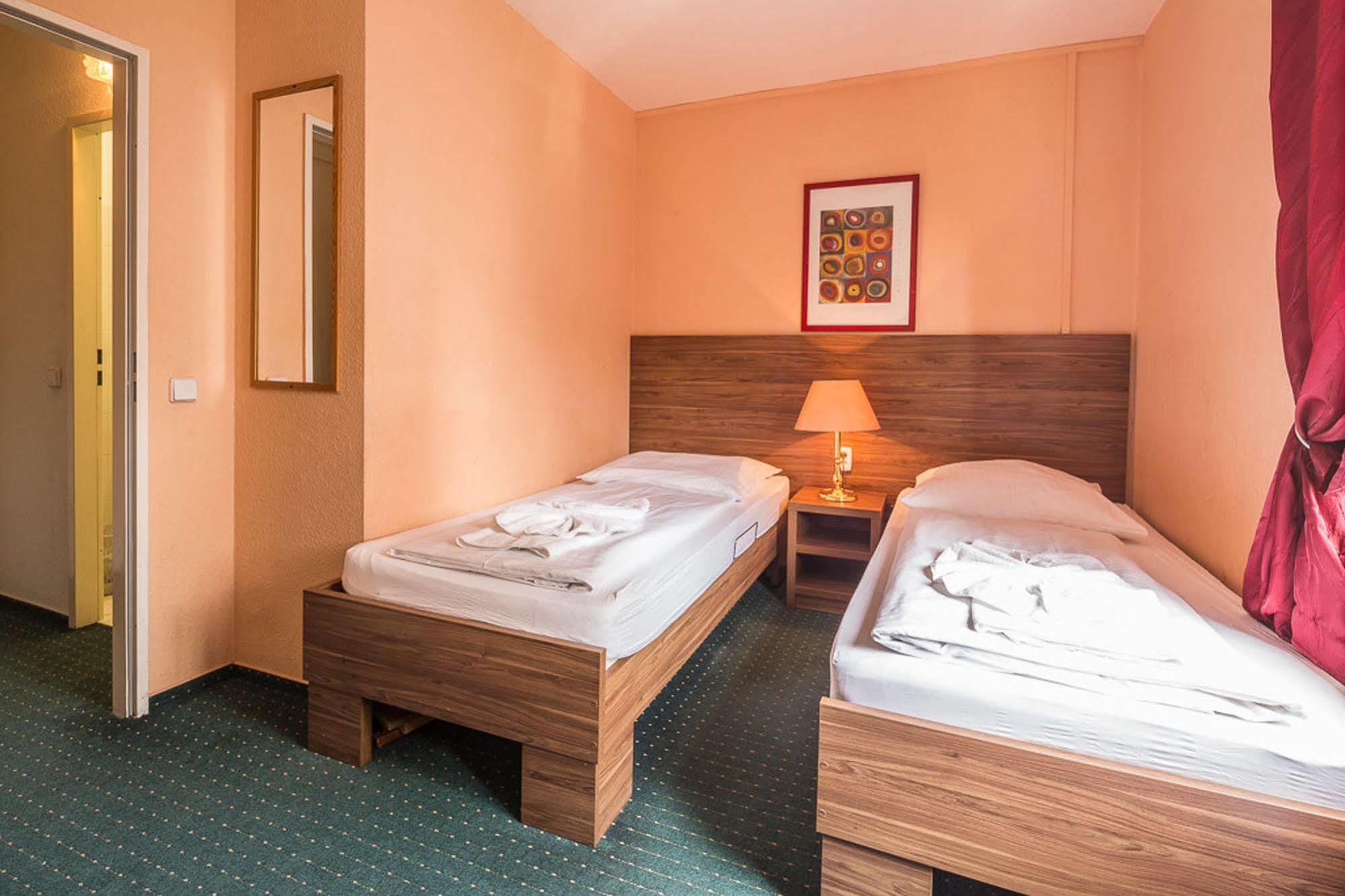 Hotell Ansbach Am Kadewe 3*