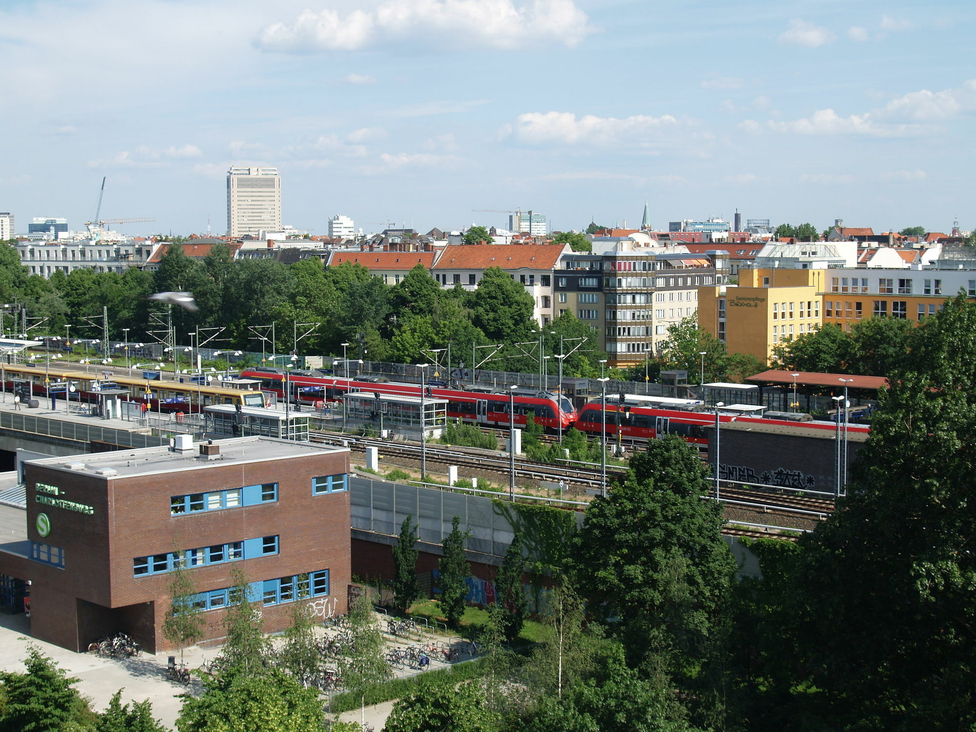 Happy Go Lucky + Vandrerhjem Berlin
